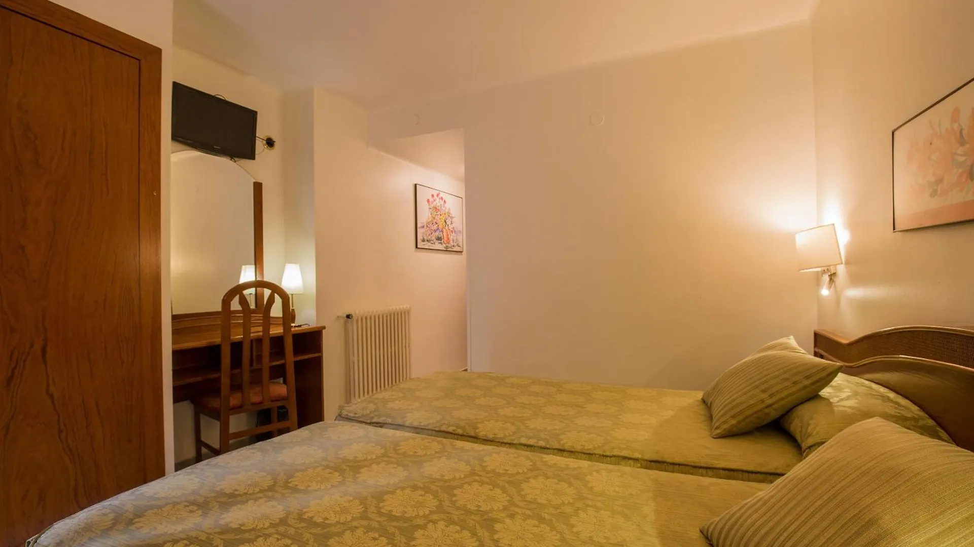 ***  Hotel Cervol Andorra la Vella Andorra